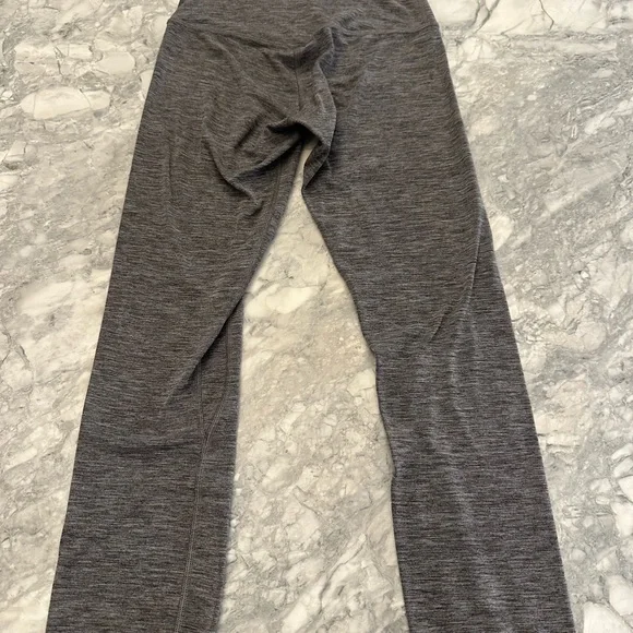 Lululemon Gray Align 25” leggings size 2 - Picture 2 of 3